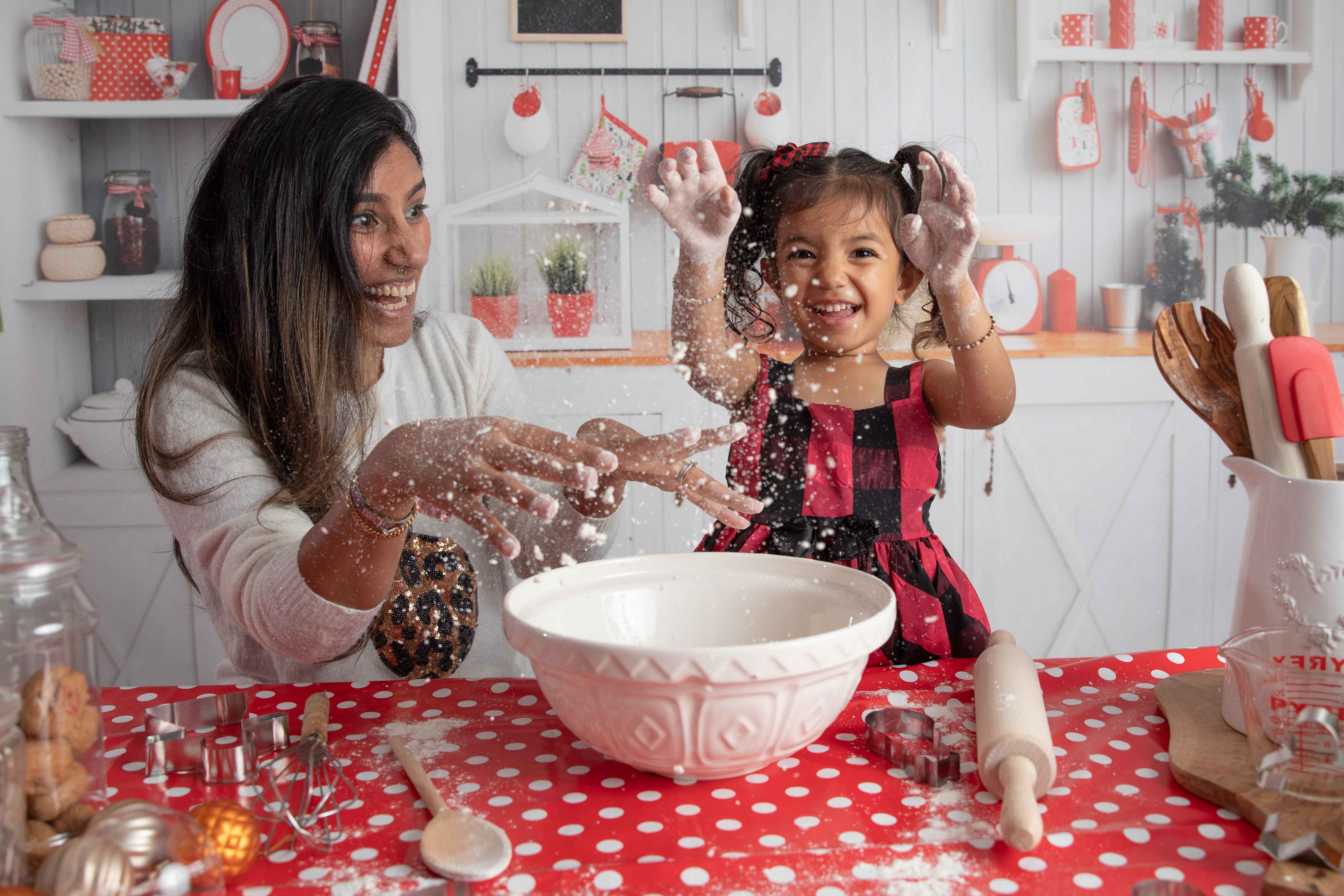 baking-at-christmas-kids